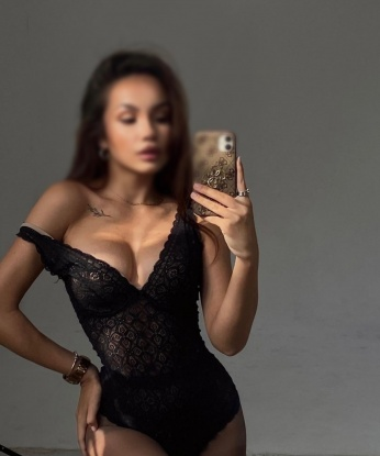 Опыт и креативность – мои лучшие качества. Встреча со мной станет настоящим праздником для тебя. Обладаю множеством возможностей, которыми смогу удивить и порадовать тебя. Могу быть как твоей нежной и податливой куколкой, так и страстной и горячей любовницей. Мои услуги оставляют только положительные впечатления, о чем можно узнать из отзывов – они говорят сами за себя. Мои фото подтверждают все мои прелести и очарование. Живу в Москве и готова встретиться с тобой в любое время. Не упусти свой шанс на незабываемую встречу со мной! 💋💖🔥🌟🌹 #индивидуалка #Москва #нежность #страсть #фантазии 6671, 18 лет